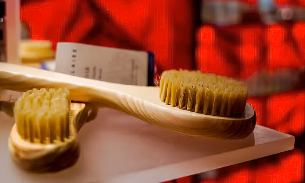 Dry brushes.
