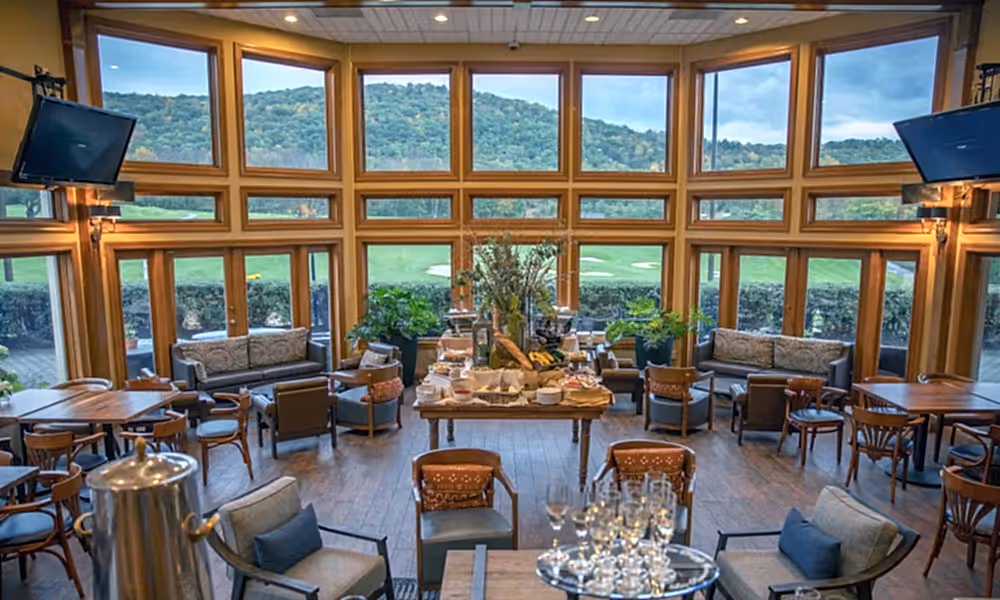 Black Bear Golf club wedding cocktail hour