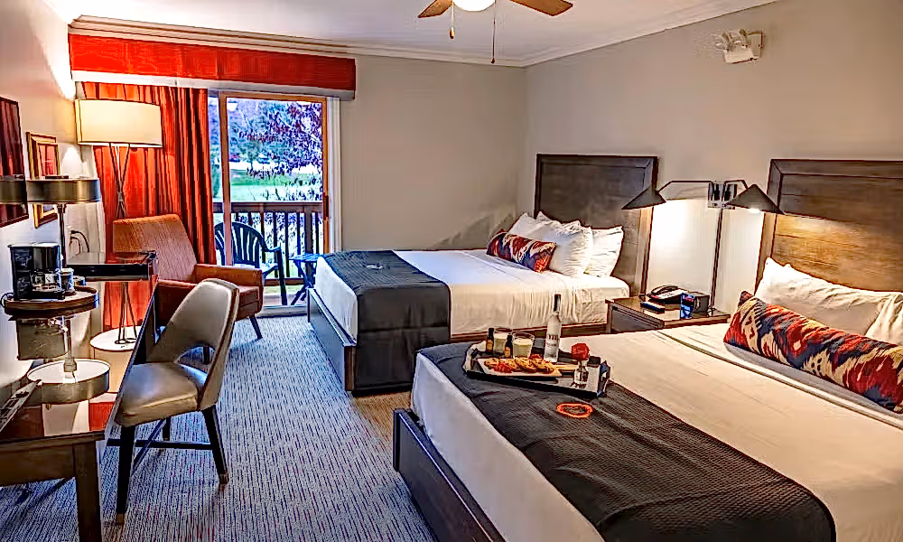 Deluxe Guest Room with Balcony at Minerals Hotel