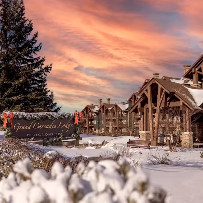 10 BEST HOTELS IN THE US FOR FESTIVE HOLIDAY GETAWAYS - USA Today
